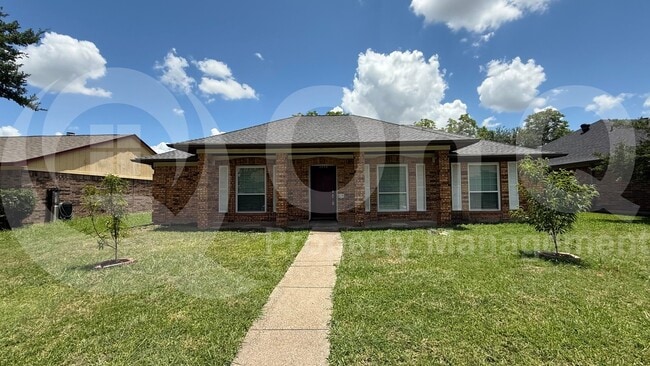 property at 2438 Kimberly Dr