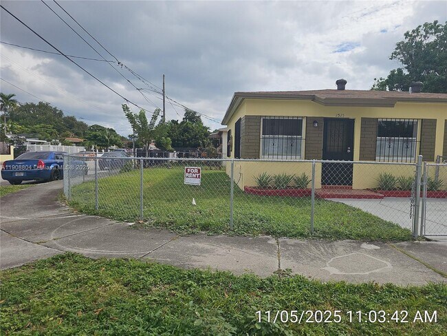 2525 NW 11th Ave in Miami, FL - Building Photo - Building Photo