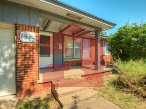 1917 Hasley Dr in The Village, OK - Building Photo - Building Photo