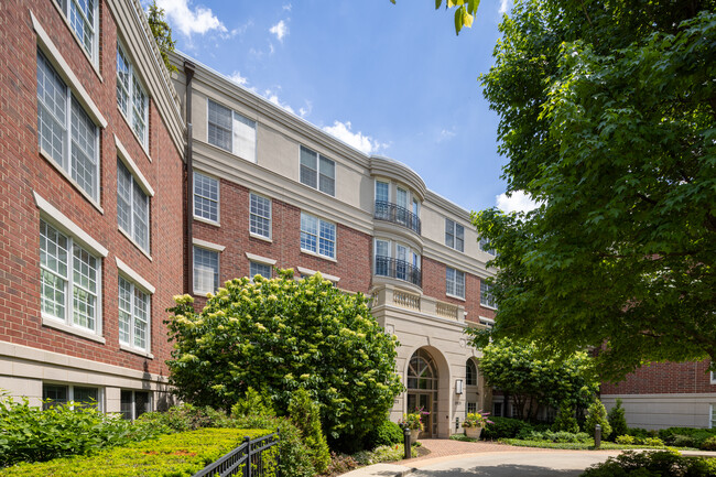 Les Maisons Condominium Association in Highland Park, IL - Building Photo - Building Photo