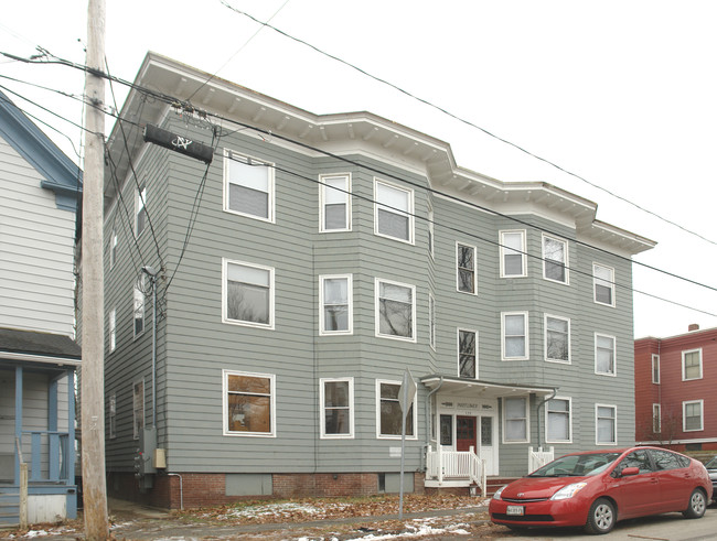 172 Summer St in Auburn, ME - Foto de edificio - Building Photo