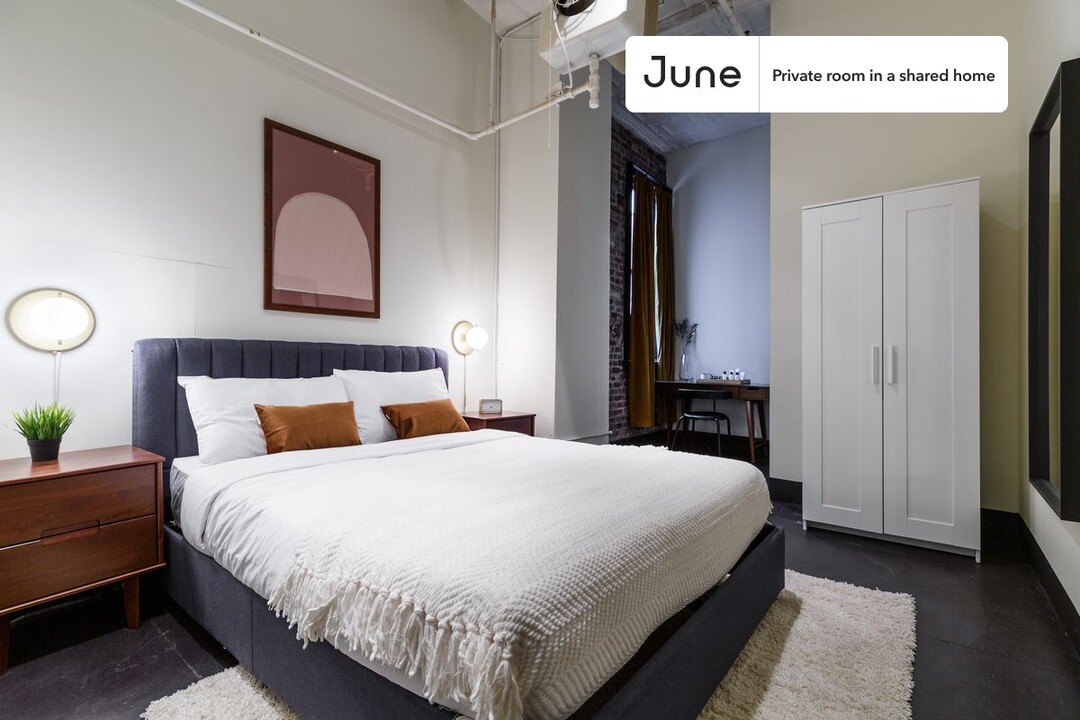 Private bedroom in 5 bed/2 bath Home in New York, NY - Building Photo