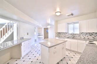 10723 Shawnbrook Dr in Houston, TX - Building Photo - Building Photo