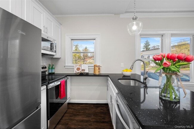 579 Broadway in Hastings On Hudson, NY - Building Photo - Building Photo