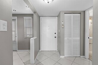 1893 S Ocean Dr in Hallandale Beach, FL - Building Photo - Building Photo