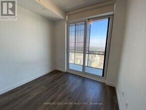 8 Eglinton Ave E in Toronto, ON - Building Photo - Building Photo