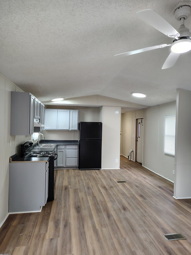 13 Ez Ln in Manchester, TN - Building Photo - Building Photo