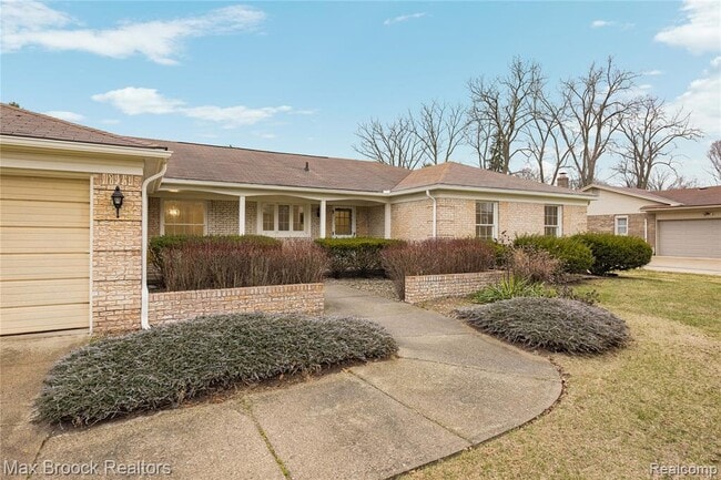 28977 Lake Park Dr in Farmington Hills, MI - Building Photo - Building Photo