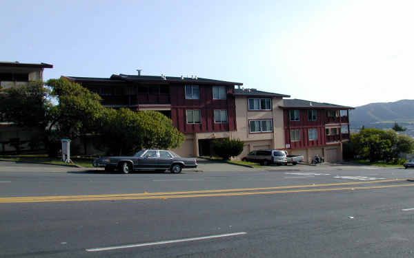 620 Serramonte Blvd in Daly City, CA - Building Photo - Building Photo