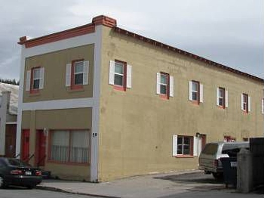 59-67 Main St in Weed, CA - Building Photo