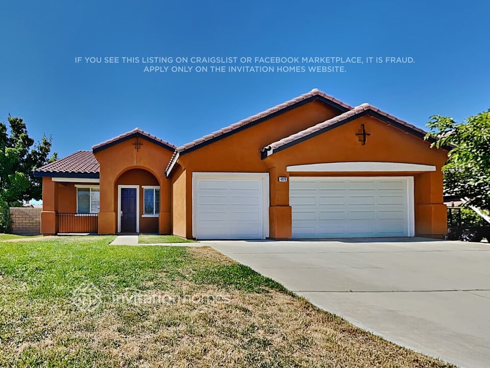 4020 Vancouver Ln in Quartz Hill, CA - Building Photo