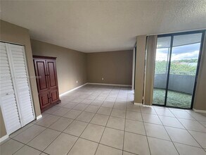 8215 SW 152nd Ave, Unit G-405 in Miami, FL - Foto de edificio - Building Photo
