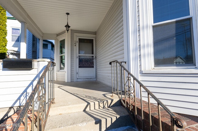 104 Lawrence St in Glens Falls, NY - Building Photo - Building Photo