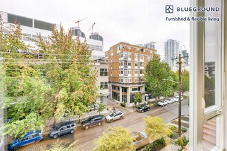 1255 Harrison St in Seattle, WA - Foto de edificio - Building Photo