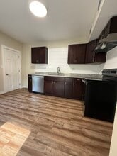 902 Maple St W, Unit #2 in Stillwater, MN - Building Photo - Building Photo