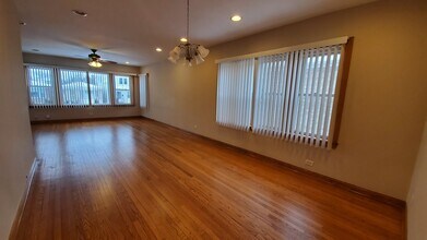 3836 N Nordica Ave in Chicago, IL - Foto de edificio - Building Photo