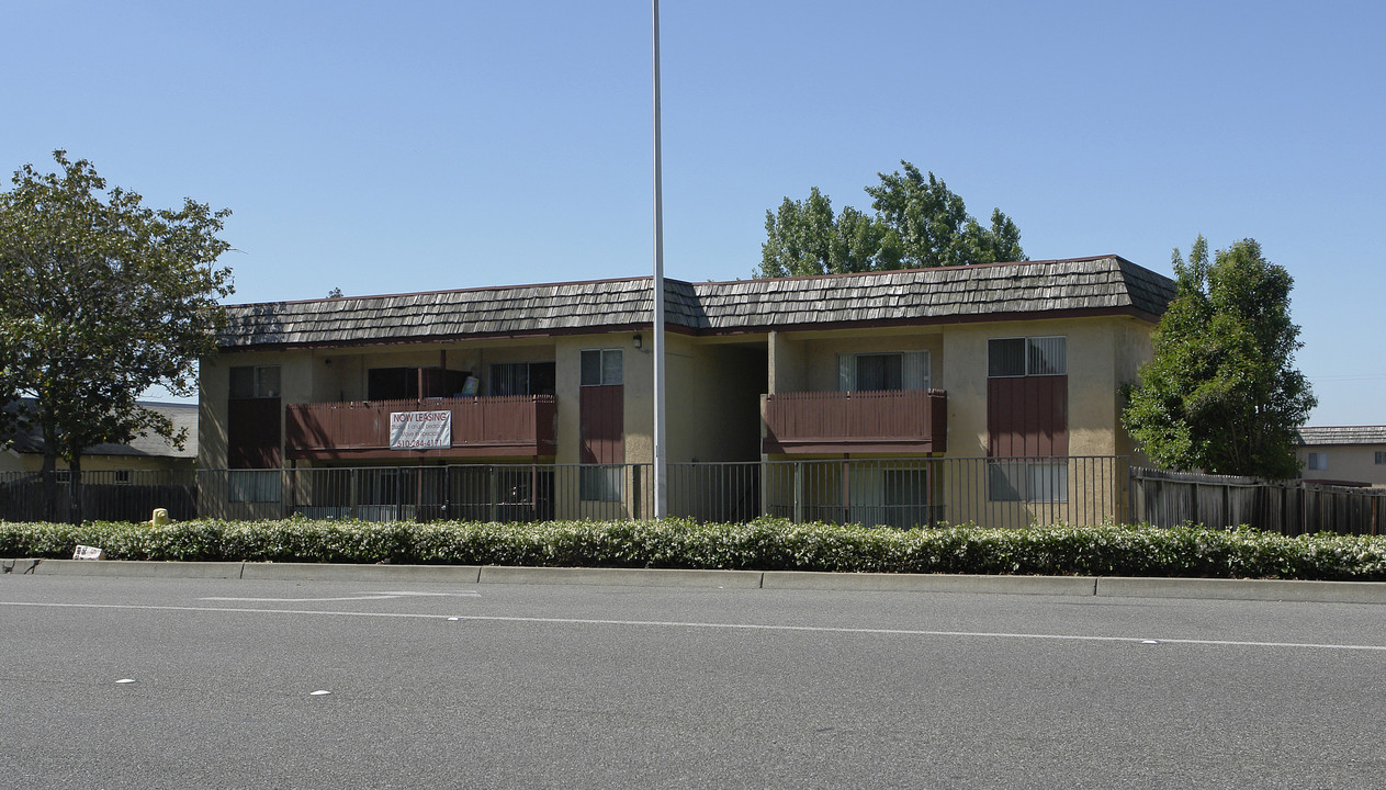 Dee Apartments in Fremont, CA - Foto de edificio