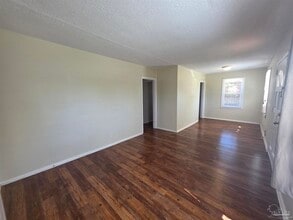 203 SE Syrcle Dr in Pensacola, FL - Building Photo - Building Photo