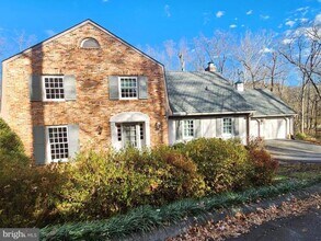 11932 Ledgerock Ct in Potomac, MD - Foto de edificio - Building Photo