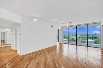20281 E Country Club Dr in Aventura, FL - Building Photo - Building Photo