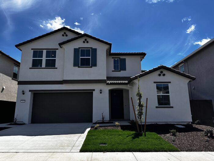7032 Nystrom Wy in Roseville, CA - Building Photo