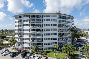 Le Cercle Condominiums in Fort Lauderdale, FL - Building Photo