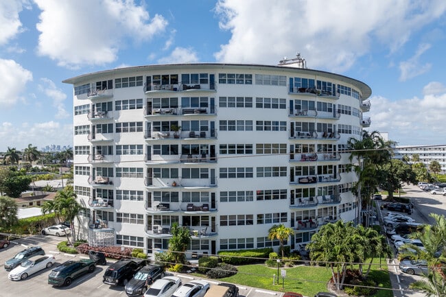 Le Cercle Condominiums