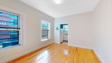 119 Park St, Unit 3 in Brookline, MA - Foto de edificio - Building Photo