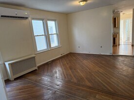 8430 124th St, Unit 2 in Kew Gardens, NY - Building Photo