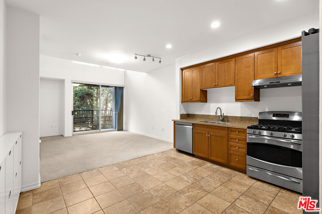 629 Traction Ave in Los Angeles, CA - Building Photo