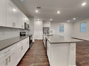 132 Charmante Tulip Ln in Henderson, NV - Foto de edificio - Building Photo