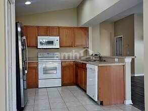 27437 Sugar Loaf Dr in Wesley Chapel, FL - Building Photo - Building Photo