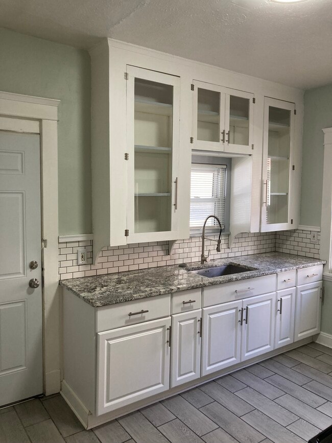 property at 1426 Lakeland Ave