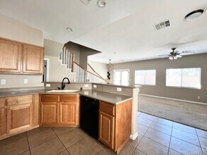 102 S Pointe Way in Las Vegas, NV - Building Photo - Building Photo