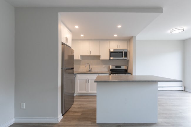 Thamesview Apartments in Chatham, ON - Building Photo - Building Photo