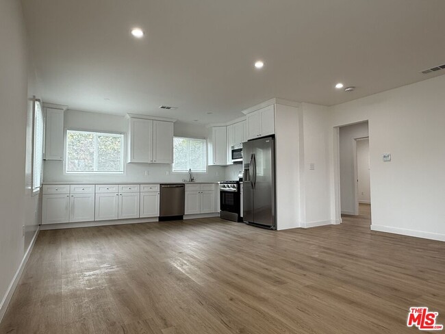11500 Riverside Dr in Los Angeles, CA - Building Photo - Building Photo