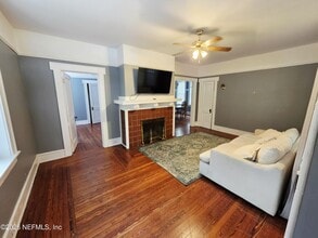146 W 6th St in Jacksonville, FL - Foto de edificio - Building Photo
