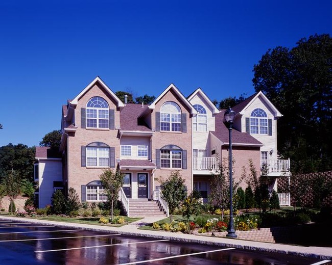 Fairfield Landmark At Port Jefferson Village in Port Jefferson, NY - Foto de edificio - Building Photo