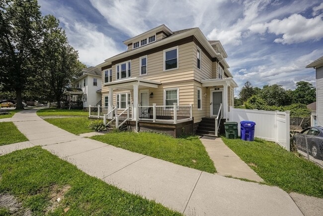 124-126-126 Woodside Terrace in Springfield, MA - Foto de edificio - Building Photo