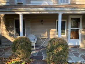 25 Alden Pl in Millbrook, NY - Foto de edificio - Building Photo