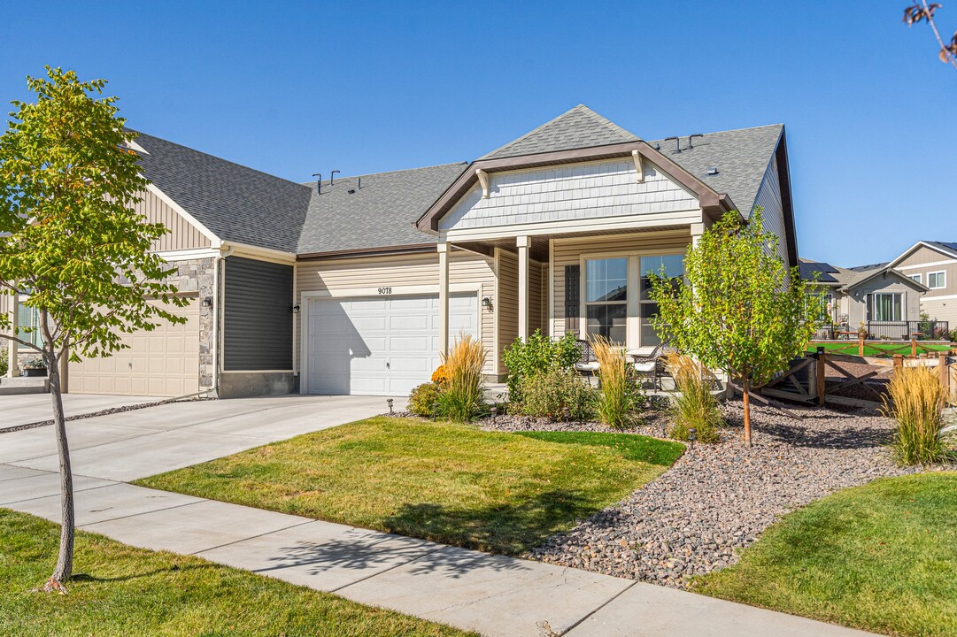 9078 Manse Grv in Colorado Springs, CO - Foto de edificio