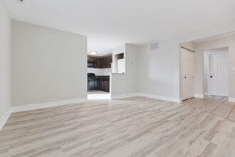 3 N Victoria Ln in Streamwood, IL - Building Photo - Building Photo