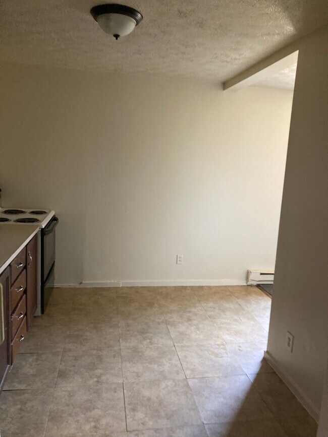 207 Cunningham St, Unit C in Mercer, PA - Building Photo - Building Photo