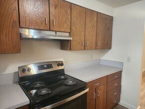 903 Filbert Ct in Newberg, OR - Building Photo - Building Photo