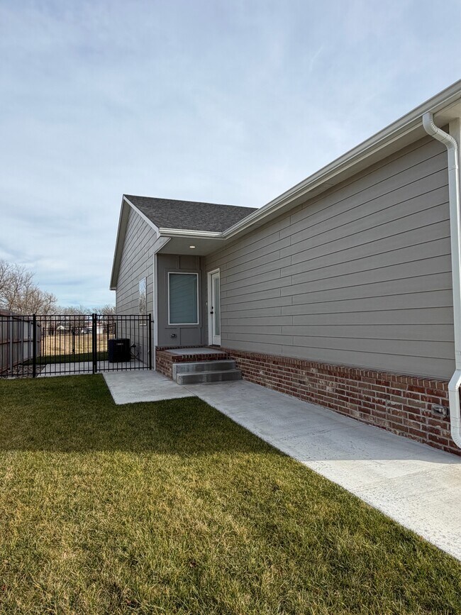 1128 N Joye St in Andover, KS - Building Photo - Building Photo