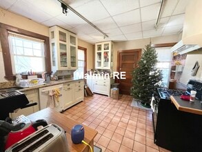 67 Hillside St, Unit 2 in Boston, MA - Foto de edificio - Building Photo