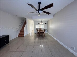 9962 NW 56th Pl in Coral Springs, FL - Building Photo - Building Photo