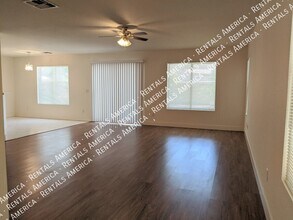 895 E Lakeview Dr in San Tan Valley, AZ - Foto de edificio - Building Photo