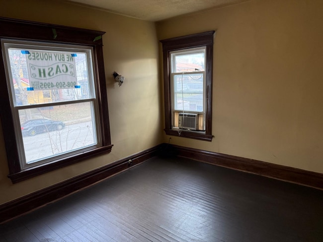 107 N Oakland Ave, Unit 2 in Sharon, PA - Building Photo - Building Photo