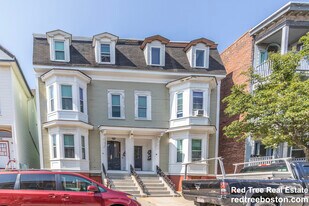 28 Monmouth St, Unit 2 in Boston, MA - Building Photo